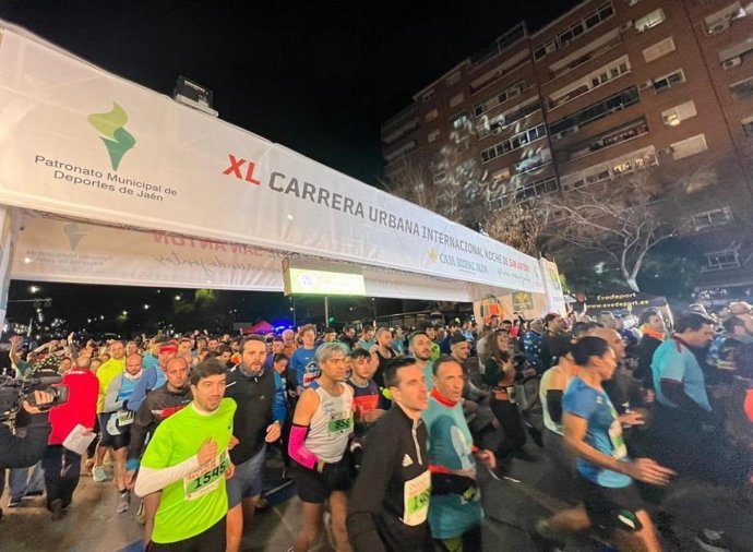 Archivo - Salida de una edición anterior de la Carrera de San Antón.