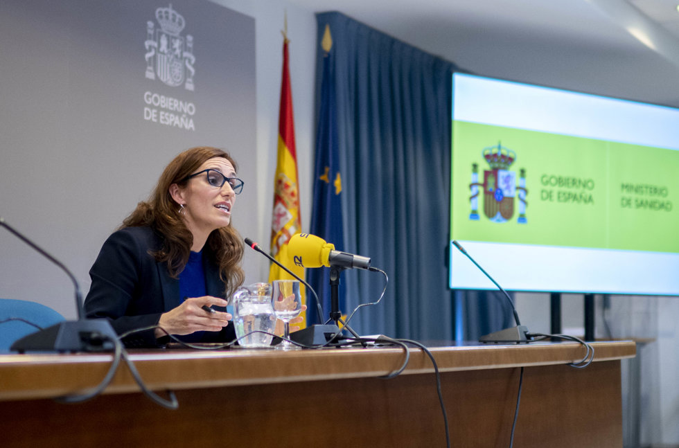 La ministra de Sanidad, Mónica García, durante una rueda de prensa, en la sede del Ministerio, a 10 de enero de 2024, en Madrid (España). 