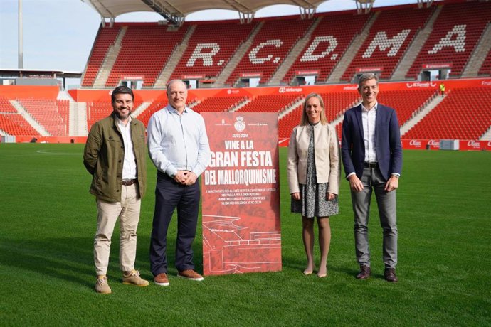 El teniente de alcalde de Cultura y Deportes, Javier Bonet, en la presentación de la inauguración del Estadi Mallorca Son Moix