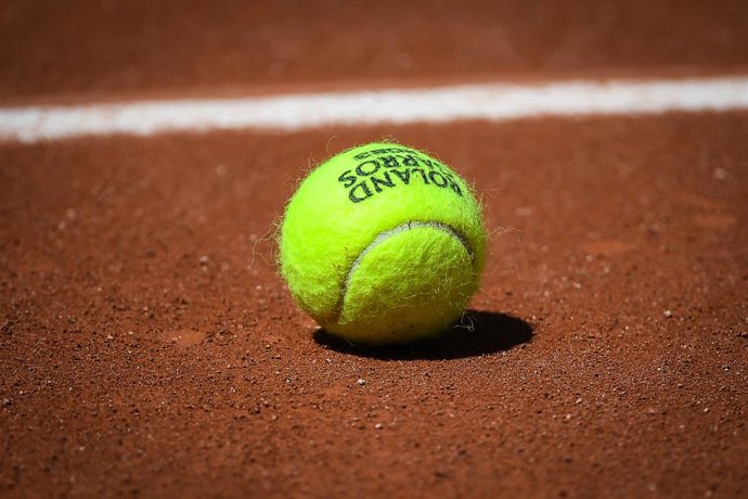 Archivo - Illustration of the official ball during Roland-Garros 2023, Grand Slam tennis tournament, Previews on May 25, 2023 at Roland-Garros stadium in Paris, France - Photo Matthieu Mirville / DPPI