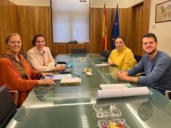 Imagen de la reunión entre el Ayuntamiento de Palencia y la CHD.