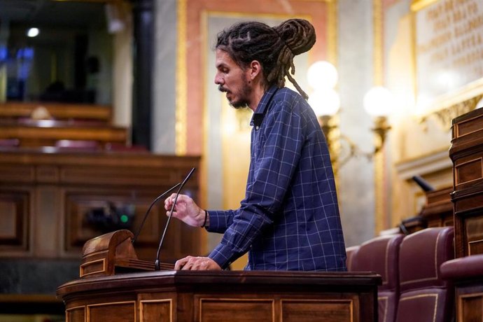 Archivo - El exdiputado de Unidas Podemos en el Congreso, Alberto Rodríguez  interviene en una sesión plenaria en el Congreso de los Diputados, a 18 de mayo de 2021, en Madrid (España).