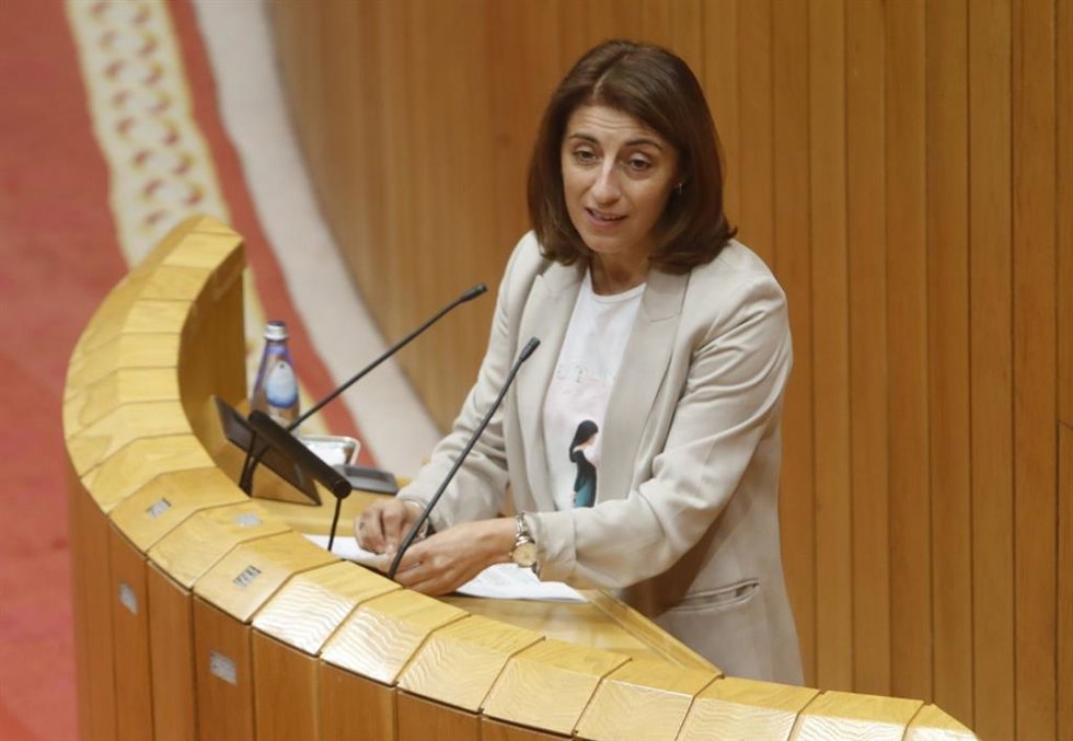 Archivo - La conselleira de Medio Ambiente, Ángeles Vázquez, en el pleno del Parlamento