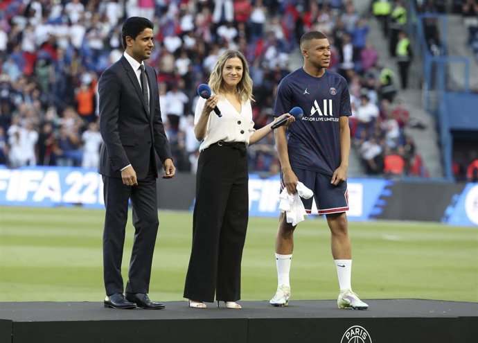 Archivo - Nasser Al-Khelafi junto a Kylian Mbappé