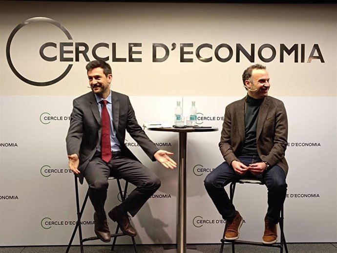 El director de Economía Española de CaixaBank Research, Oriol Aspachs, y el director del Cidob, Pol Morillas, este miércoles en el diálogo organizado por el Cercle d'Economia