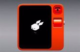 Foto: Portaltic.-Rabbit r1 es un asistente de bolsillo impulsado por IA generativa que permite controlar y acceder a las 'apps' del móvil