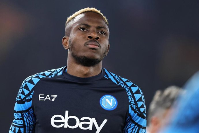 Victor Osimhen, jugador del Nápoles, durante un calentamiento.