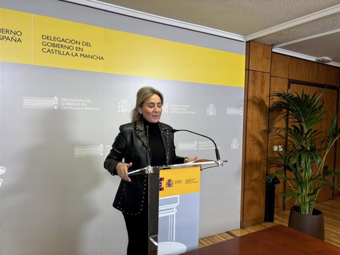 La delegada del Gobierno de España en Castilla-La Mancha, Milagros Tolón, durante la rueda de prensa.