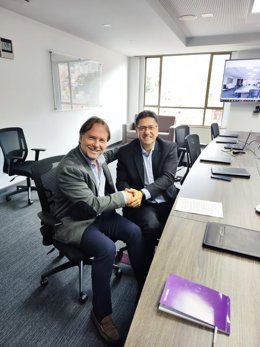 El director de Aenor Colombia, Mario Ignacio Pratto, junto al director de Aenor para Latinoamérica, Diego Herranz