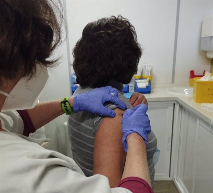 En 2023, la Agencia Europea del Medicamento (EMA) aprobó diferentes preparados vacunales frente al Virus Respiratorio Sincitial (VRS) para inmunización activa de personas de 60 y más años.