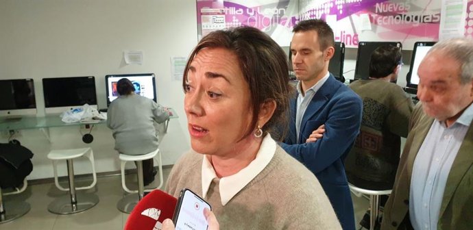 La consejera de Movilidad y Transformación Digital, María González Corral, durante su visita al Espacio CyL Digital