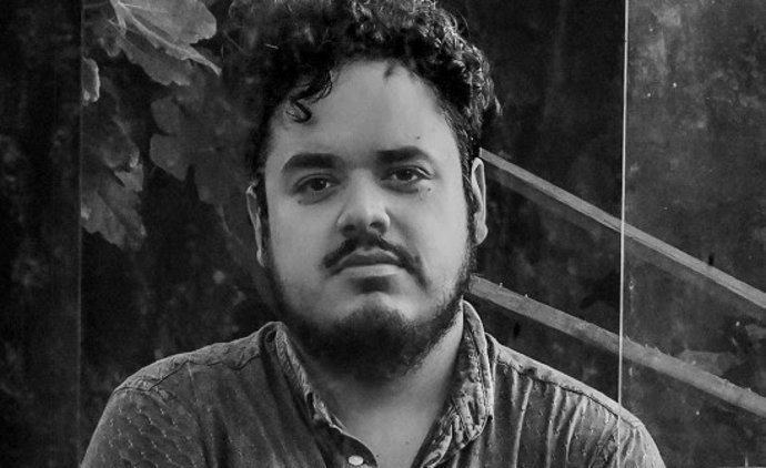 Retrato de Alexander Lemus Gadea, ganador de la VIII Convocatoria de Autoría en Ultramar.