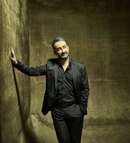 Archivo - La ópera 'Cosi fan tutt', de Mozart, llega al Calderón de Valladolid con el barítono Enric Martínez-Castignani.