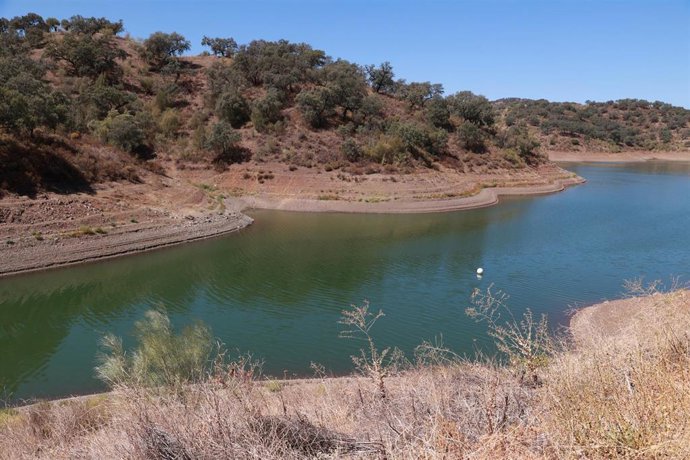 Archivo - Vista general del Embalse de la Minilla (Sevilla). Imagen de archivo.