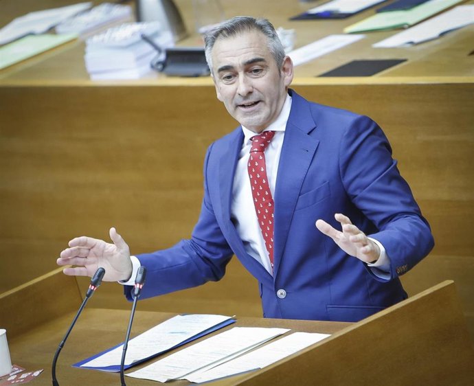 Archivo - El diputado del PP en les Corts Miguel Barrachina