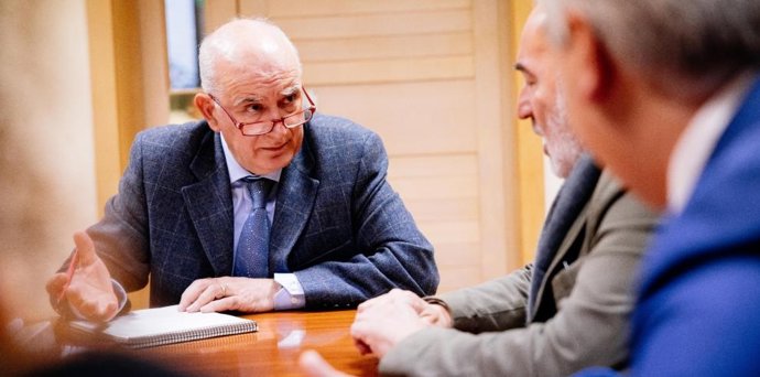 El director general de Carreteras del Gobierno de Aragón, Miguel Ángel Arminio,  reunido con los alcaldes de Calatayud, Villalba de Perejiles, Miedes de Aragón y el alcalde pedáneo de Torres de Calatayud
