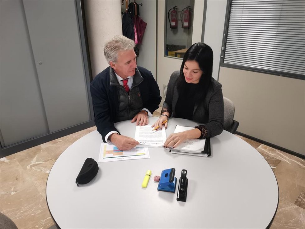 El nuevo concejal de Vox Palma Juan Antonio Esteban y la exrregidora de la formación municipal Sandra Barceló.