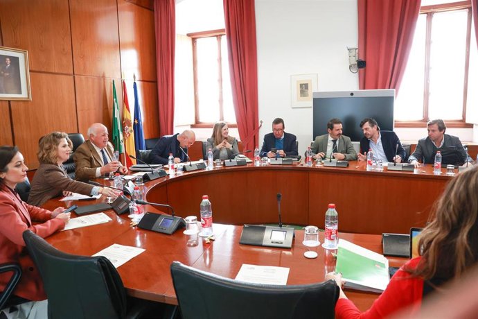 Imagen de este miércoles de la Mesa de la Diputación Permanente, antes de afrontar la convalidación de los decretos-leyes. 