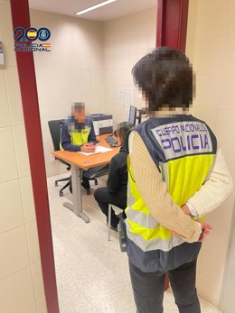 Una discusión tras "recriminar una mirada" es la principal hipótesis que manejan los investigadores ante el homicidio de un hombre de 61 años la pasada Nochevieja en Logroño que se ha saldado con tres detenidos, dos hermanos y la pareja de uno de ellos.