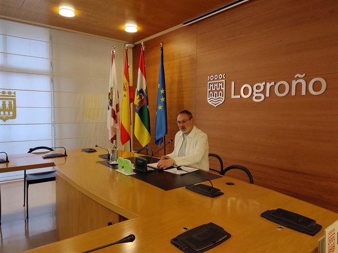 El portavoz municipal del PR+ Rubén Antoñanzas, en la rueda de prensa.