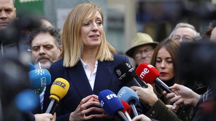 La exalcaldesa de Maracena Berta Linares atiende a los medios tras el archivo de las actuaciones contra ella por el secuestro de una concejal del municipio.