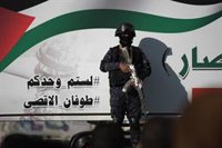 Los hutíes reivindican el ataque con misiles y drones contra un buque de EEUU en el mar Rojo