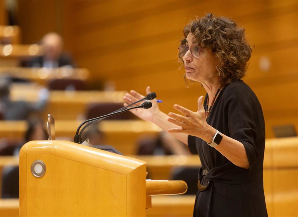 La vicepresidenta primera y ministra de Hacienda, María Jesús Montero, interviene durante un pleno del Congreso de los Diputados, en el Palacio del Senado, a 10 de enero de 2024, en Madrid (España)