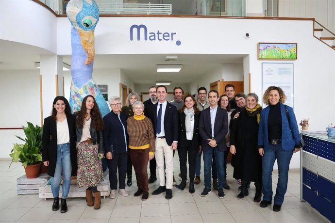 El presidente del Consell de Mallorca, Lloren Galmés, visita la sede de Mater.
