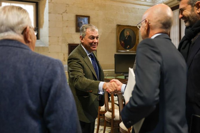 Sanz con la patronal de distribución comercial alimentaria