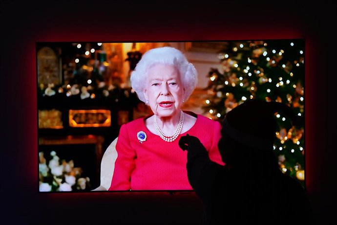 Archivo - La reina Isabel II en su discurso de Navidad de 2021