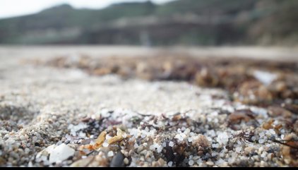 El patrón mayor de Muxía carga contra ecologistas: "Mil sacos en la costa es una cagada de mosca en un campo de fútbol"