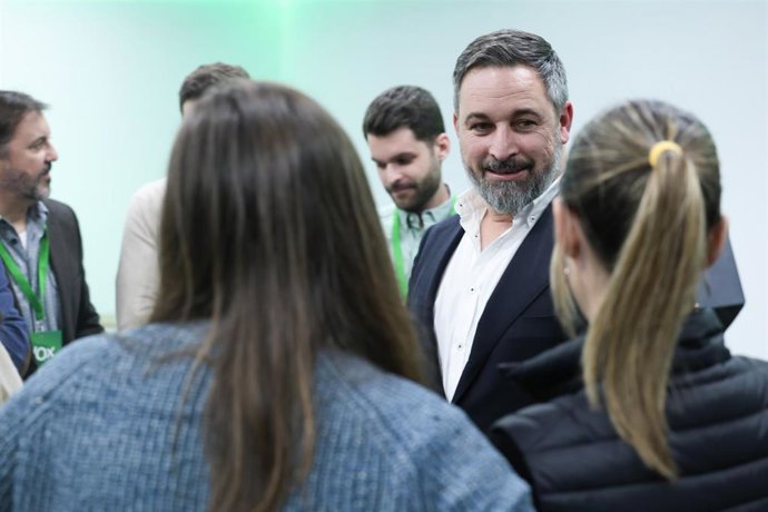 El líder de VOX, Santiago Abascal, a su llegada a una rueda de prensa tras la reunión del Comité de Acción Política de Vox, en la Sede del partido, a 8 de enero de 2024, en Madrid (España).