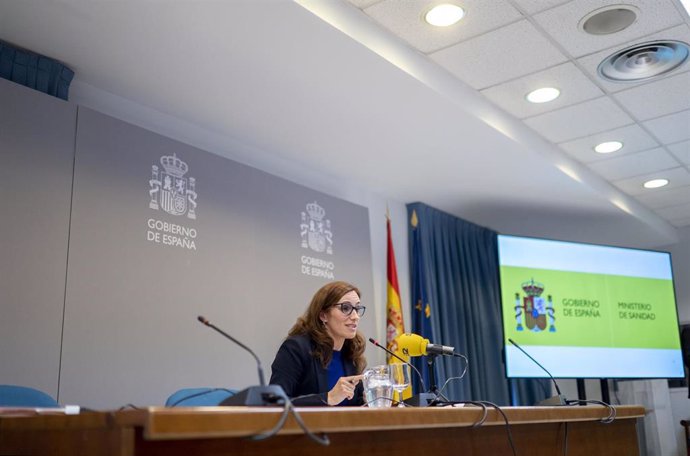 La ministra de Sanidad, Mónica García, durante una rueda de prensa, en la sede del Ministerio, a 10 de enero de 2024, en Madrid (España). 