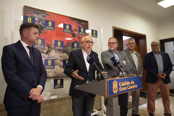 El Cabildo de Gran Canaria sitúa la gratuidad del bono transporte en 30 viajes trimestrales