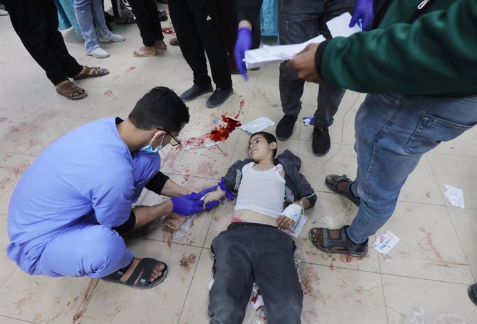 January 7, 2024, Dair El-Balah, Gaza Strip, Palestinian Territory: Palestinians injured in Israeli air strikes is transferred to Al-Aqsa Hospital on January 07, 2024 in Dair El-Balah, Gaza. More than 20,000 Palestinians in Gaza have been killed since the 