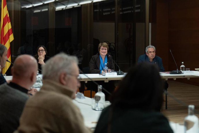La secretaria general de Educación de la Generalitat, Patrícia Gom; la consellera de Educación, Anna Simó; y el secretario de Políticas Educativas de la Generalitat, Ignasi Garcia Plata, en la reunión de expertos de este miércoles.
