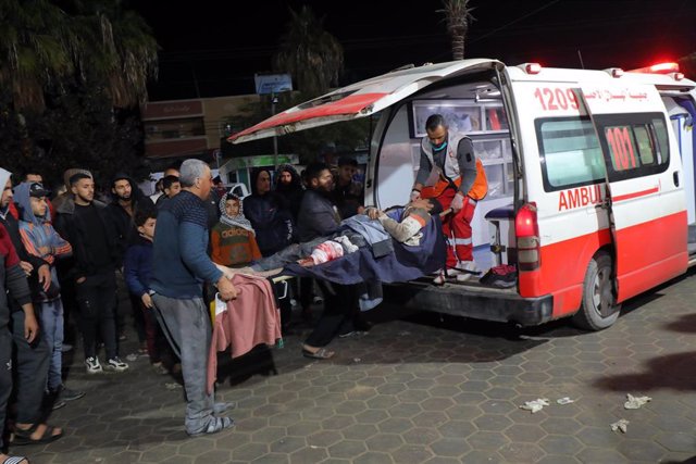 Traslado de heridos al hospital de Al Aqsa, en la Franja de Gaza