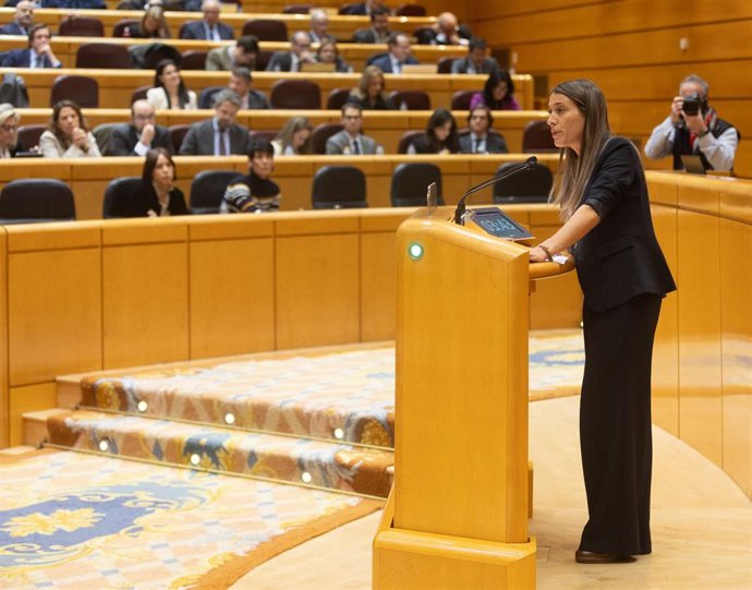 La portavoz de Junts en el Congreso, Miriam Nogueras, interviene durante un pleno del Congreso de los Diputados, en el Palacio del Senado, a 10 de enero de 2024, en Madrid (España). El Pleno del Congreso, en su primera reunión del año, debate y vota los