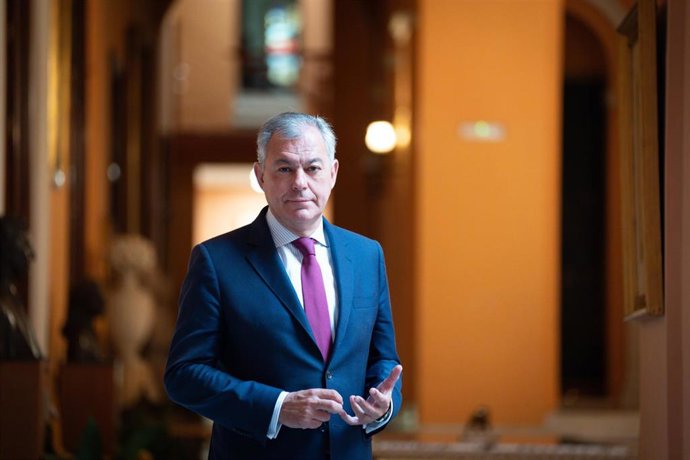 Archivo - El alcalde de Sevilla, José Luis Sanz, en una entrevista con Europa Press.