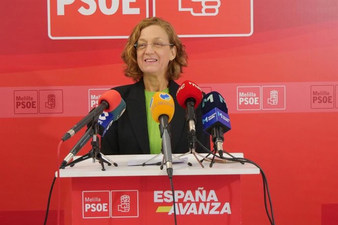 La secretaria general del PSOE de Melilla y portavoz del Grupo Socialista, Gloria Rojas, en rueda de prensa