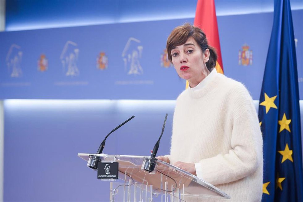 La portavoz de Sumar en el Congreso, Marta Lois, interviene durante una rueda de prensa posterior a la Junta de Portavoces, a 9 de enero de 2024, en Madrid (España).