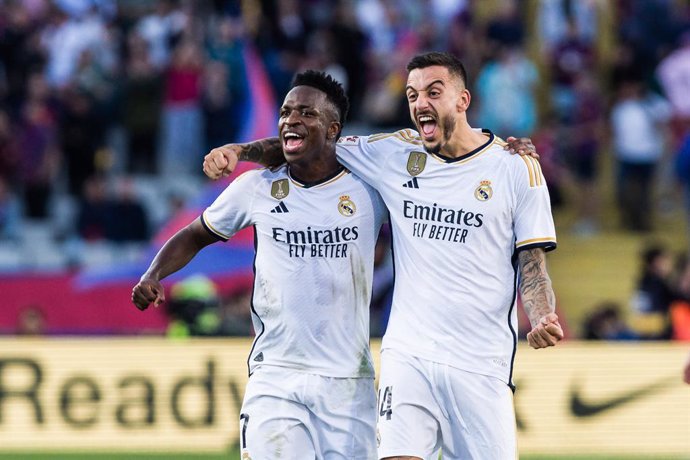 Archivo - Vinicius Junior and Joselu Mato of Real Madrid celebrates the victory during the Spanish league, La Liga EA Sports, football match played between FC Barcelona and Real Madrid at Estadi Olimpic  on October 28, 2023 in Barcelona, Spain.