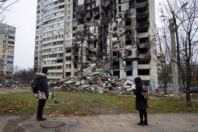 Archivo - Imagen de archivo de un bombardeo en Járkov, Ucrania