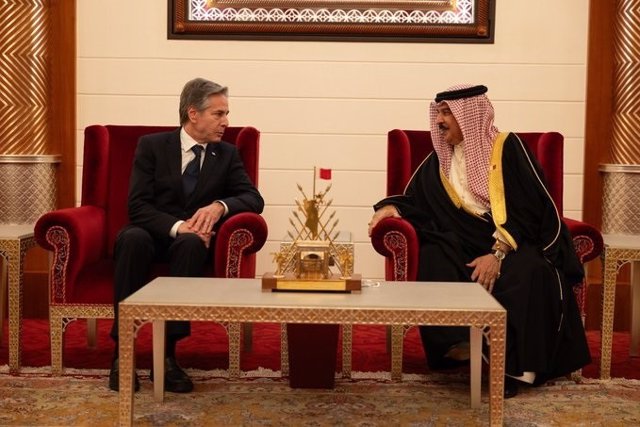 El secretario de Estado de EEUU, Antony Blinken, y el  rey de Bahréin, Hamad bin Isa al Jalifa