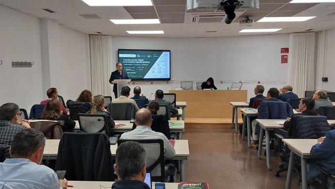 El director del IMIDA, Andrés Martínez, inaugura la Jornada 'Transformación digital de la cadena alimentaria'