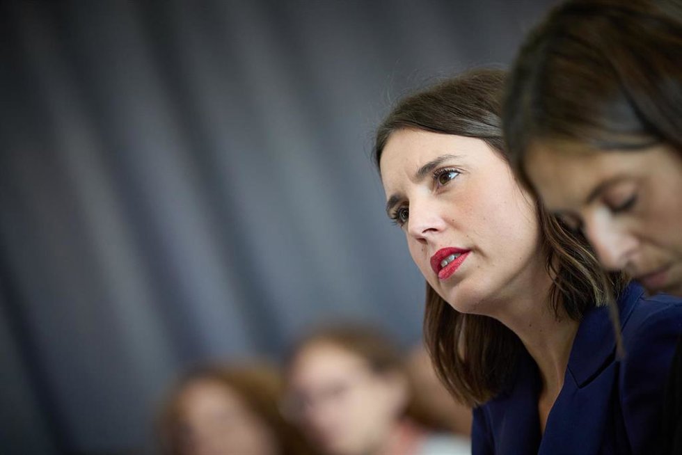 Archivo - La ministra de Igualdad en funciones, Irene Montero, durante la inauguración de las jornadas sobre corresponsabilidad y cuidados, en el Círculo de Bellas Artes, a 30 de octubre de 2023, en Madrid (España).