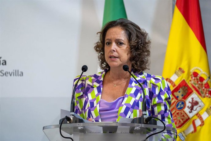 Archivo - La consejera de Salud y Consumo de la Junta de Andalucía, Catalina García, en una foto de archivo.