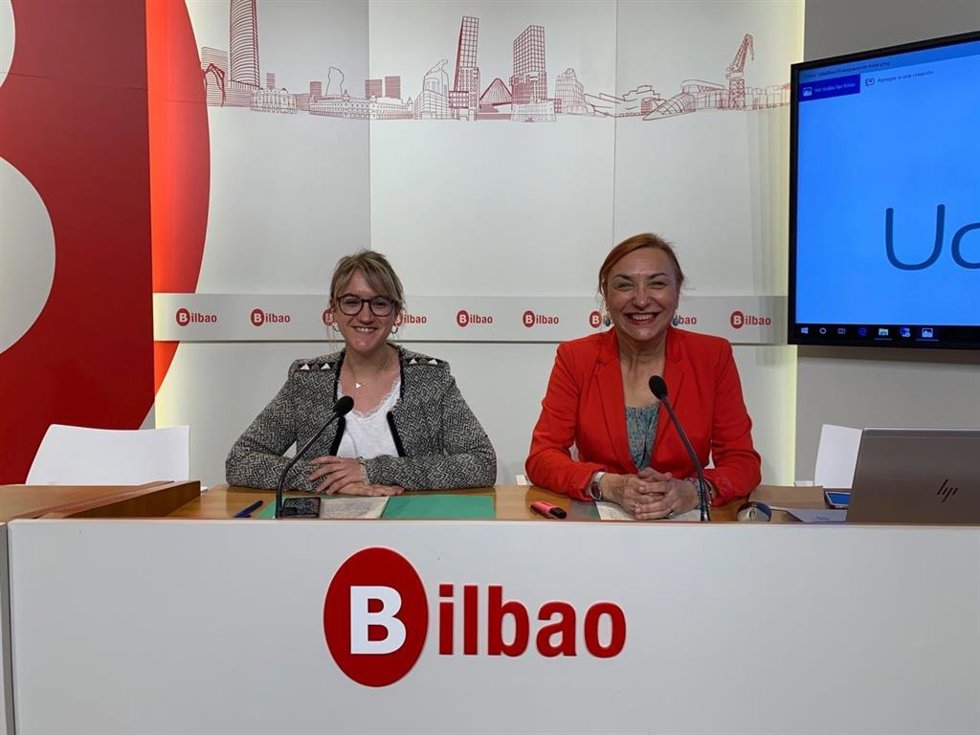 Archivo - Carmen Muñoz (a la derecha)  y Amaia Arenal, en su tiempo de concejalas de Udalberri Bilbao en Común