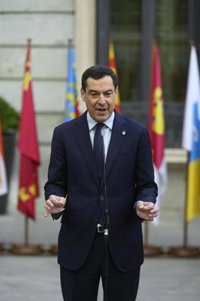 Moreno pregunta a Sánchez hasta dónde "va a trocear competencias" y denuncia un "mercadeo" por mantenerse en Moncloa