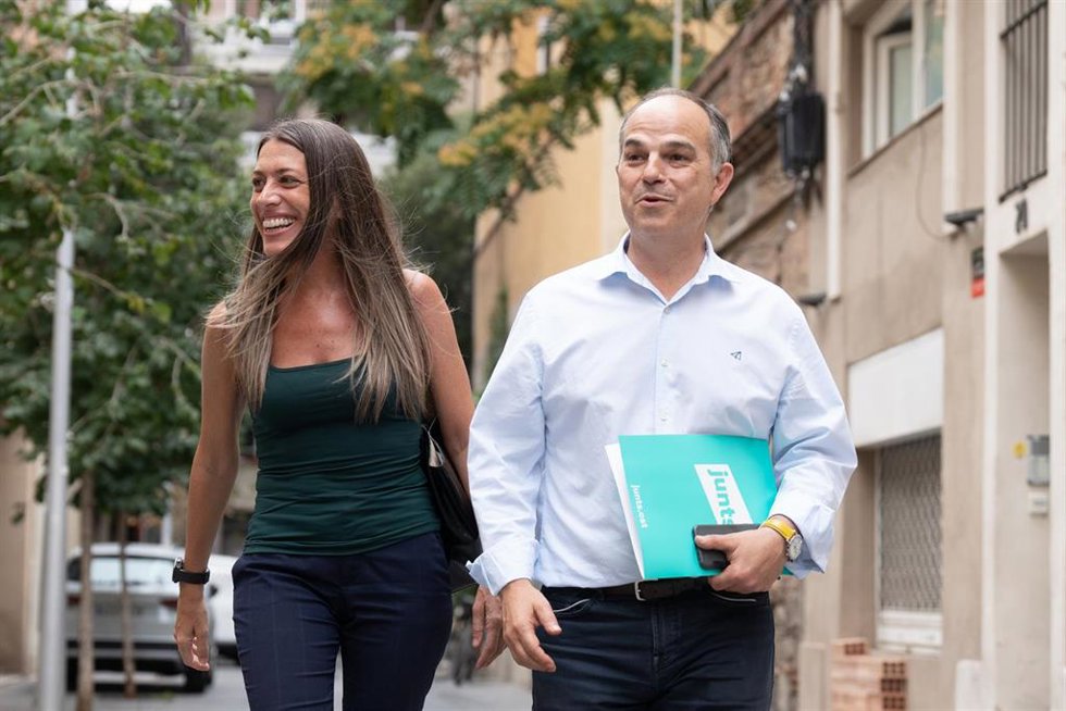 Archivo - La candidata número 1 de Junts per Catalunya por Barcelona al Congreso de los Diputados, Míriam Nogueras, y el secretario general de Junts per Catalunya, Jordi Turull, a su llegada a una reunión del partido para valorar los resultados de las e
